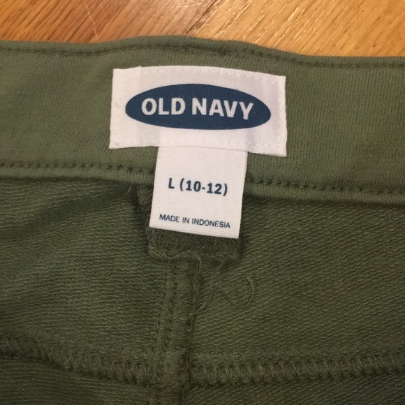 Floral and Green Shorts - Picture 6 of 7